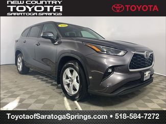 Used 2022 Toyota Highlander LE image 1