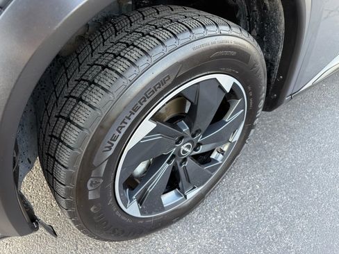 Used 2024 Nissan Rogue SV image 9