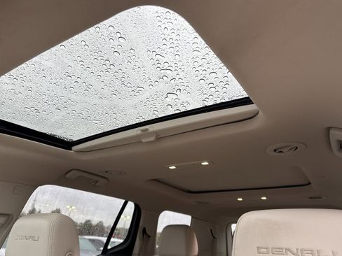 Used 2020 GMC Acadia Denali w/ Technology Package image 28