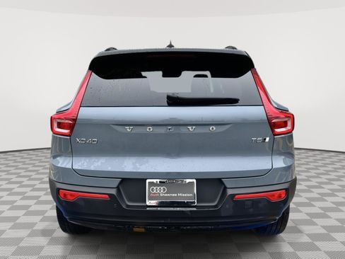 Used 2022 Volvo XC40 T5 R-Design w/ Advanced Package image 6