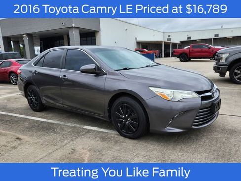 Used 2016 Toyota Camry LE FWD image 1