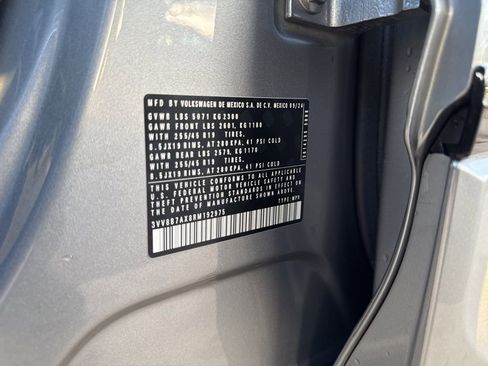 Certified 2024 Volkswagen Tiguan SE R-Line image 31