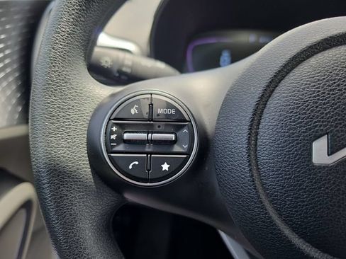 Certified 2025 Kia Soul LX w/ LX Technology Package FWD image 18