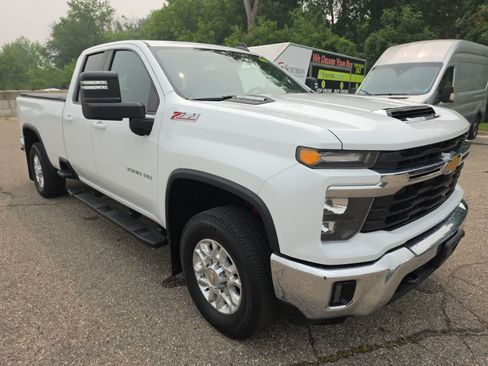 Used 2024 Chevrolet Silverado 3500 LT w/ True North Edition AWD/4WD image 5