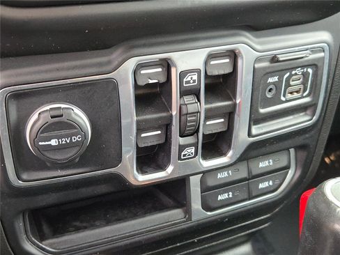 Used 2023 Jeep Wrangler Sahara image 29