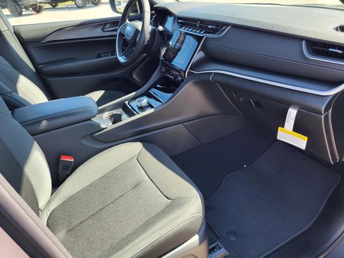 New 2025 Jeep Grand Cherokee Laredo X image 9