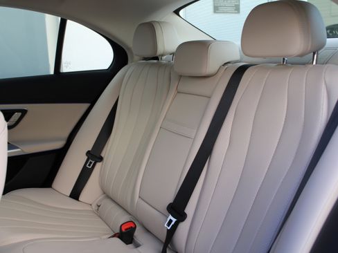 Used 2025 Mercedes-Benz E 350 Sedan image 21