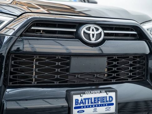 Certified 2022 Toyota 4Runner SR5 AWD/4WD image 10