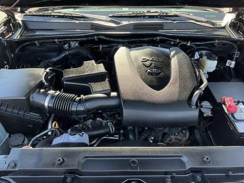 Used 2020 Toyota Tacoma TRD Sport w/ Blackout Package AWD/4WD image 30