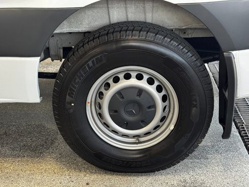 Used 2022 Mercedes-Benz Sprinter 2500 image 19