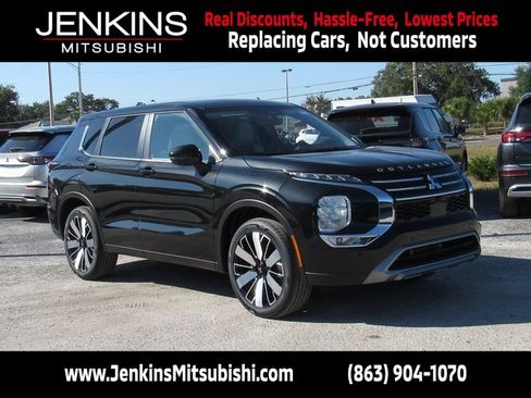 New 2025 Mitsubishi Outlander SE image 1