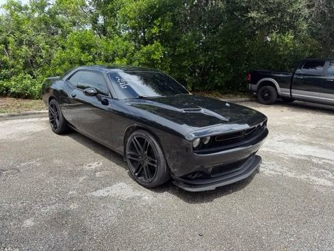 Used 2016 Dodge Challenger SXT RWD image 7