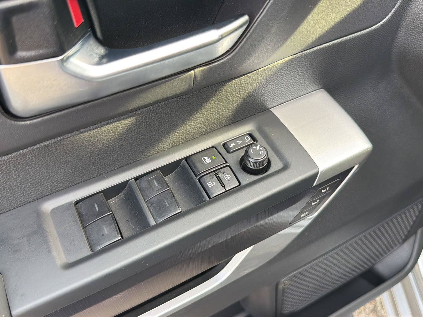 Certified 2025 Toyota Sequoia Platinum AWD/4WD image 25