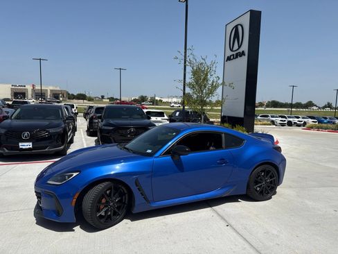 Used 2025 Subaru BRZ tS RWD image 4