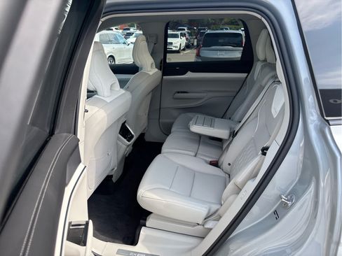 Used 2025 Volvo EX90 Ultra AWD/4WD image 19