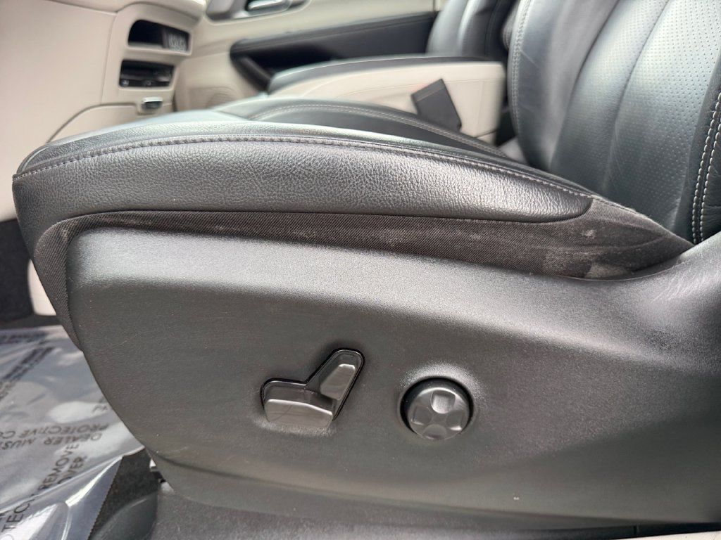 Used 2022 Chrysler Pacifica Touring-L w/ Uconnect Theater Family Group AWD/4WD image 10