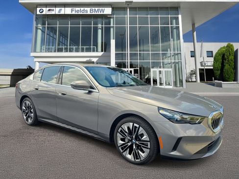 Used 2026 BMW 530i RWD image 1