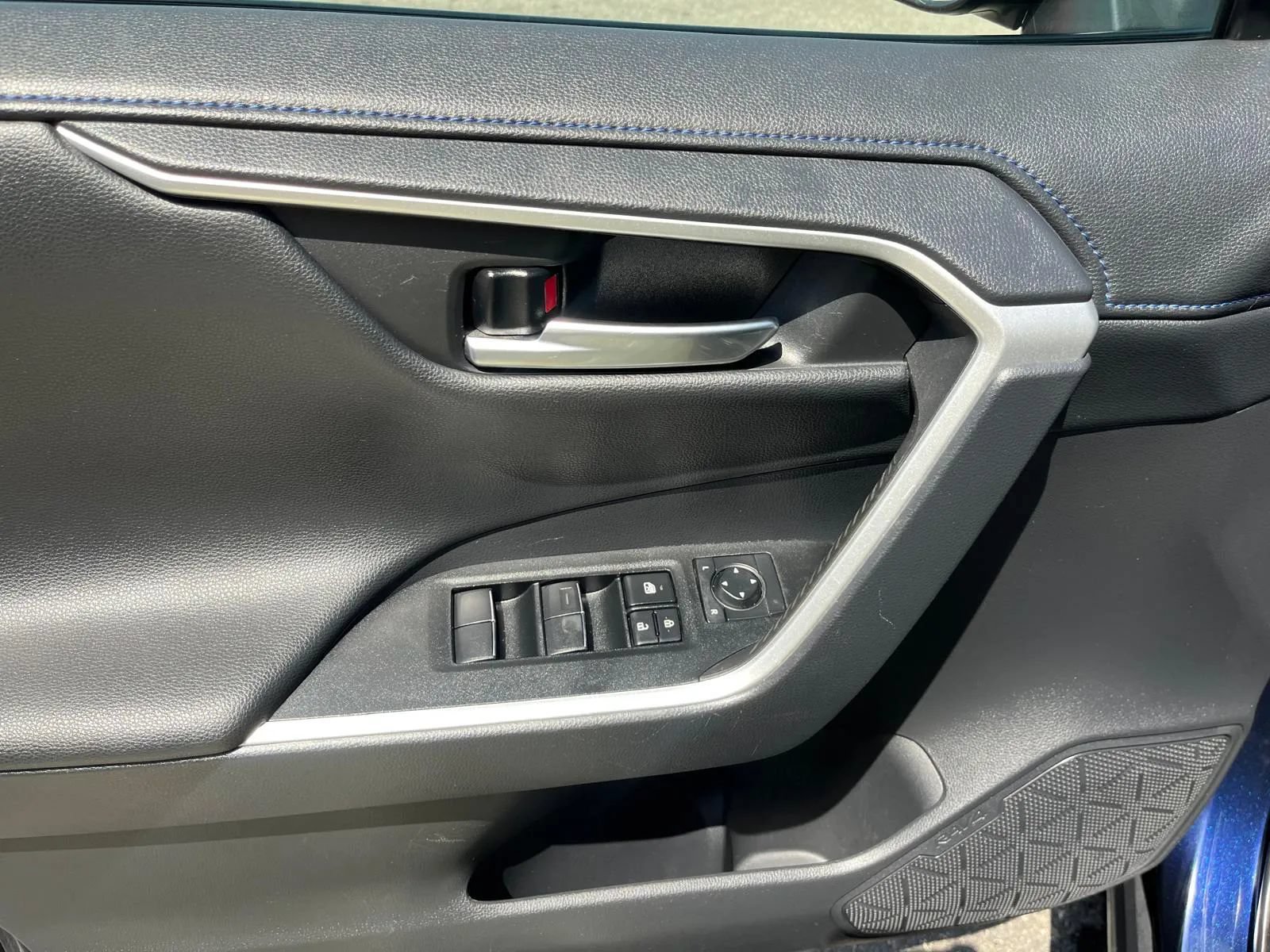 Used 2021 Toyota RAV4 XSE AWD/4WD image 46