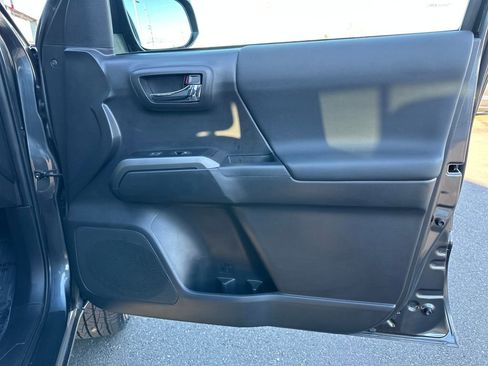 Used 2023 Toyota Tacoma TRD Sport image 16