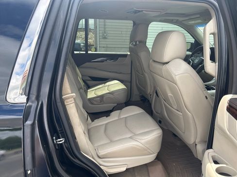 Used 2015 Cadillac Escalade Luxury AWD/4WD image 13