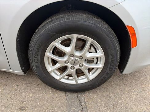 Used 2023 Chrysler Voyager LX FWD image 14