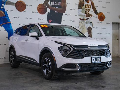 Used 2025 Kia Sportage LX image 18