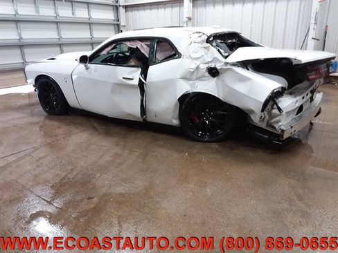 Used 2016 Dodge Challenger SRT Hellcat image 2