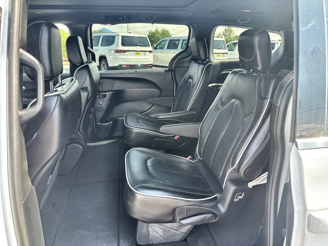 Used 2026 Chrysler Pacifica Limited FWD image 22