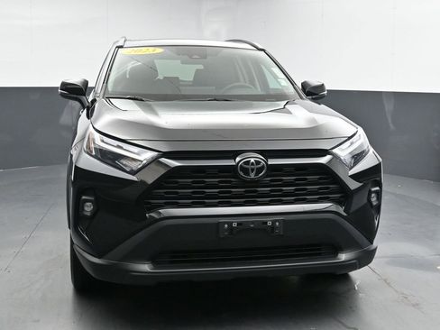 Used 2023 Toyota RAV4 XLE Premium image 3