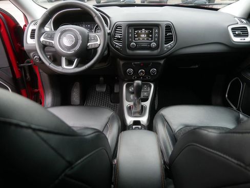 Used 2018 Jeep Compass Latitude w/ Cold Weather Group AWD/4WD image 17