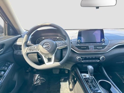 Used 2023 Nissan Altima 2.5 SV FWD image 18