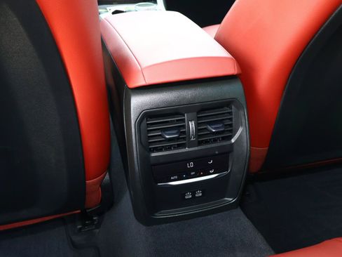 Used 2025 BMW 330i Sedan w/ M Sport Package RWD image 14