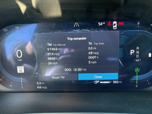 Certified 2025 Volvo XC40 B5 Plus image 24