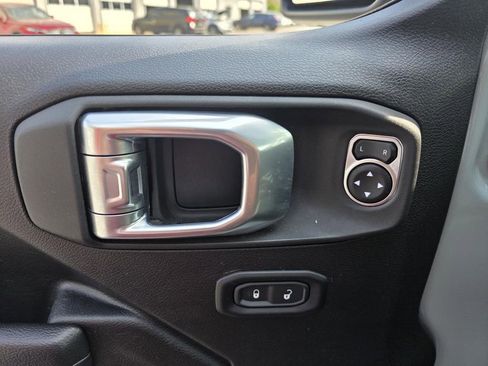 Used 2023 Jeep Wrangler Unlimited w/ Cold Weather Group image 13