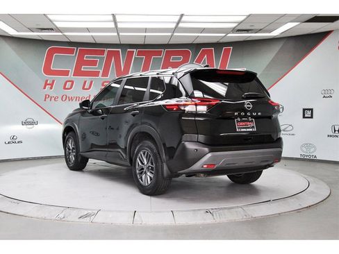 Used 2023 Nissan Rogue S image 4