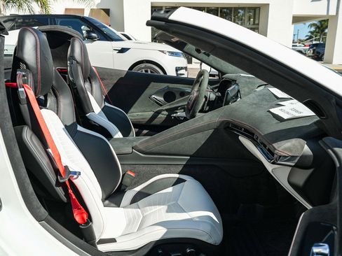 Used 2023 Chevrolet Corvette Stingray Premium Conv w/ Z51 Performance Package RWD image 19