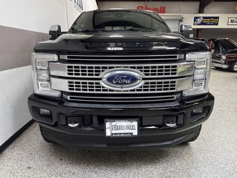 Used 2018 Ford F250 Platinum w/ Platinum Ultimate Package image 2