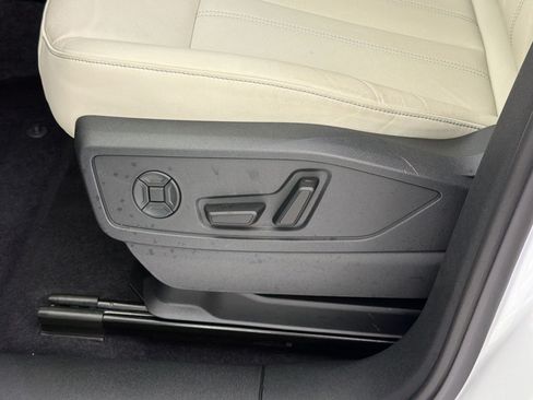 Certified 2025 Audi Q5 Premium w/ Convenience Package AWD/4WD image 14