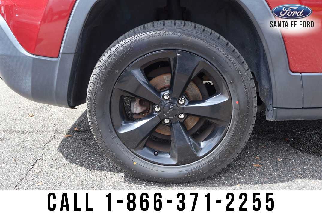 Used 2016 Jeep Cherokee Sport FWD image 6