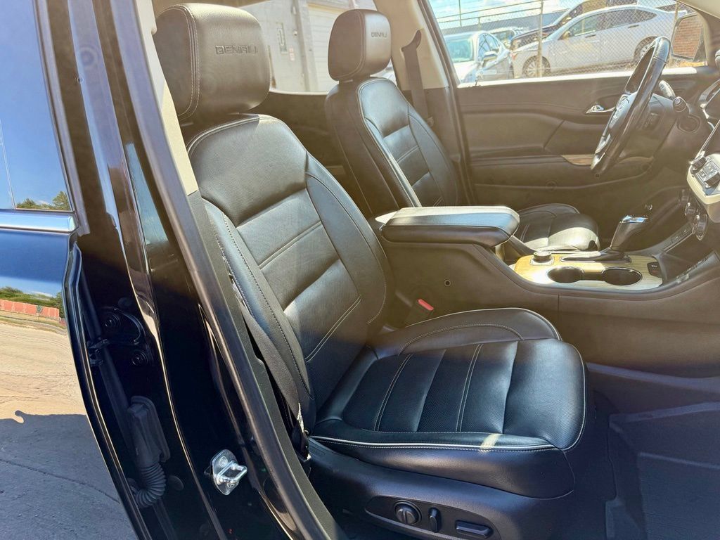 Used 2019 GMC Acadia Denali w/ Technology Package AWD/4WD image 30