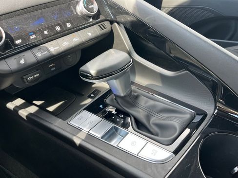 Used 2025 Hyundai Elantra SEL image 42