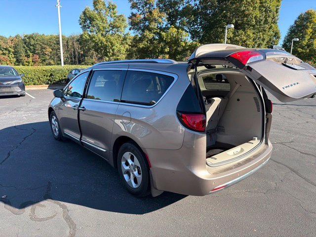 Used 2017 Chrysler Pacifica Touring-L Plus FWD image 10