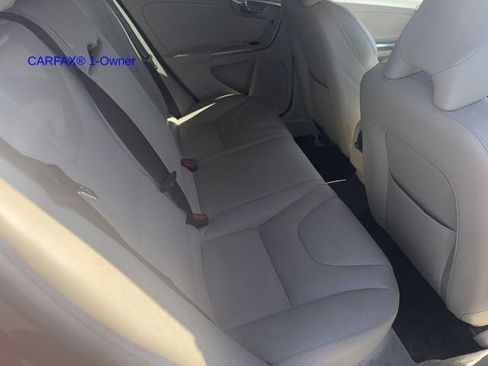 Used 2017 Volvo V60 T5 Cross Country image 6