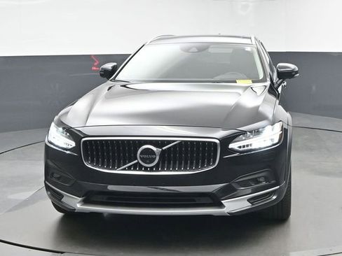 Used 2021 Volvo V90 T6 Cross Country w/ Advanced Package image 3