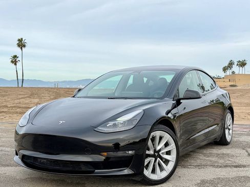 Used 2023 Tesla Model 3 Standard Range RWD image 1