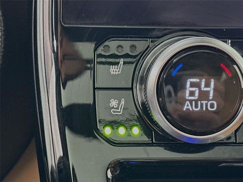 Used 2025 Toyota Highlander Platinum image 16