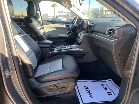 Used 2022 Ford Explorer XLT w/ Equipment Group 202A image 33