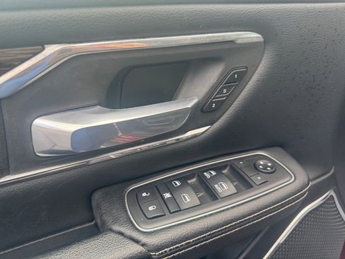 Used 2019 RAM 1500 Laramie AWD/4WD image 14