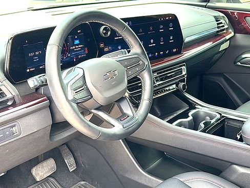Used 2025 Chevrolet Traverse Z71 AWD/4WD image 13
