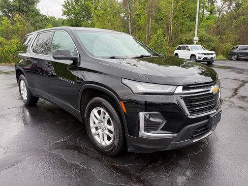 Used 2023 Chevrolet Traverse LS FWD image 4